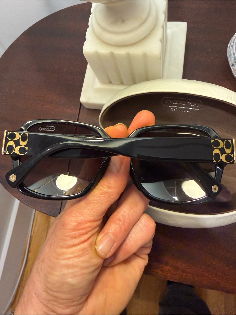 Coach HC 8044 (L042 Megan) 5002/11 Black Sunglasses w case and lens cloth